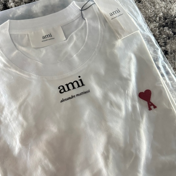 AMI PARIS RED LOGO CREWNECK TSHIRT AUTHENTIC SIZE SMALL - Picture 3 of 4